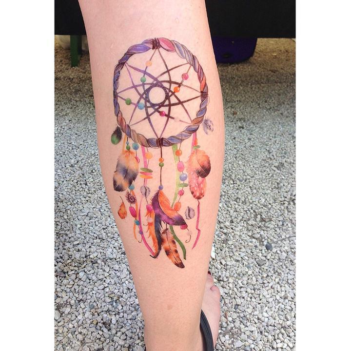 Tatouage éphémère temporaire attrapes rèves plumes multicolores