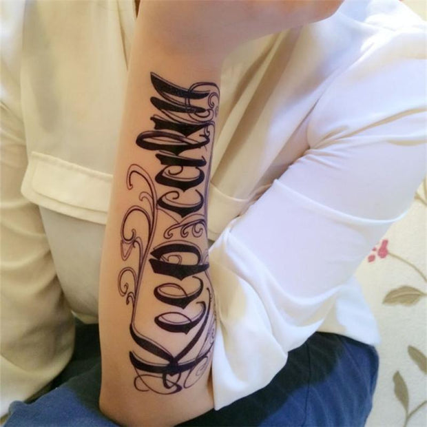 Tatouage éphémère temporaire keep calm citation lettres