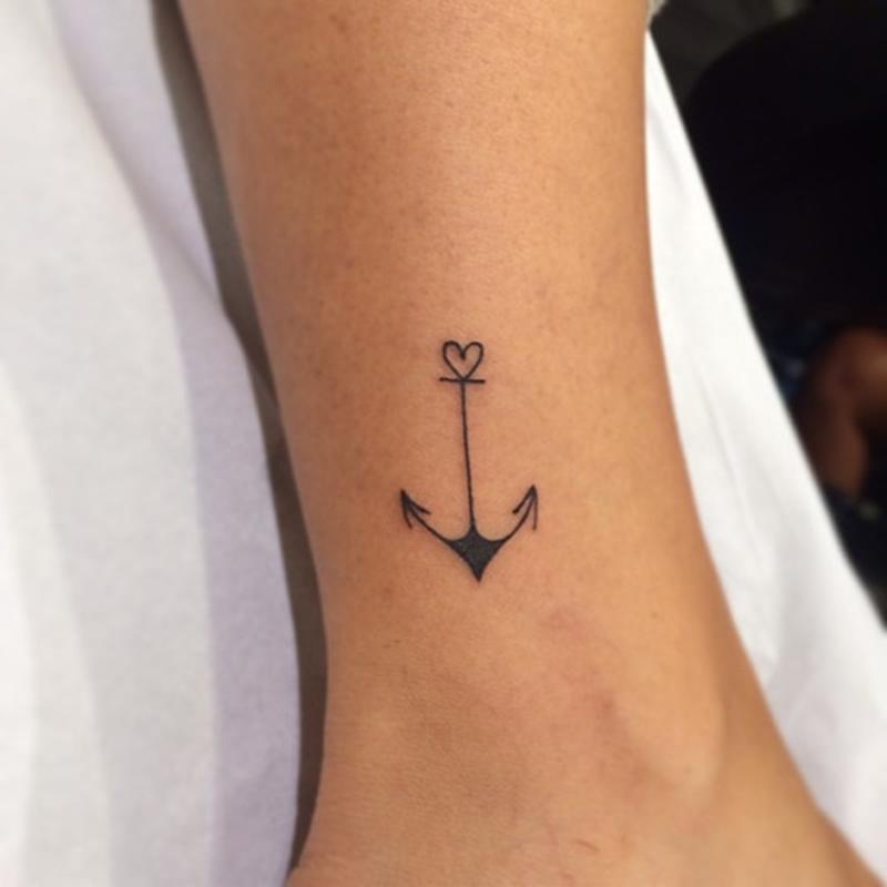 Tatouage éphémère temporaire marin ancres coeurs