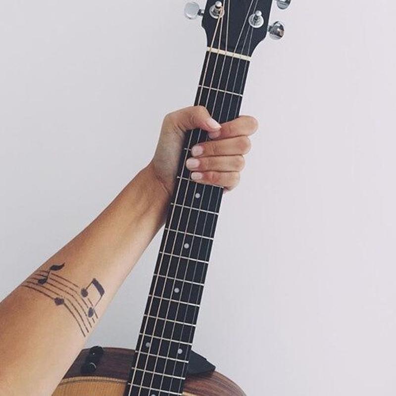 Tatouage éphémère temporaire musique notes cœur partition